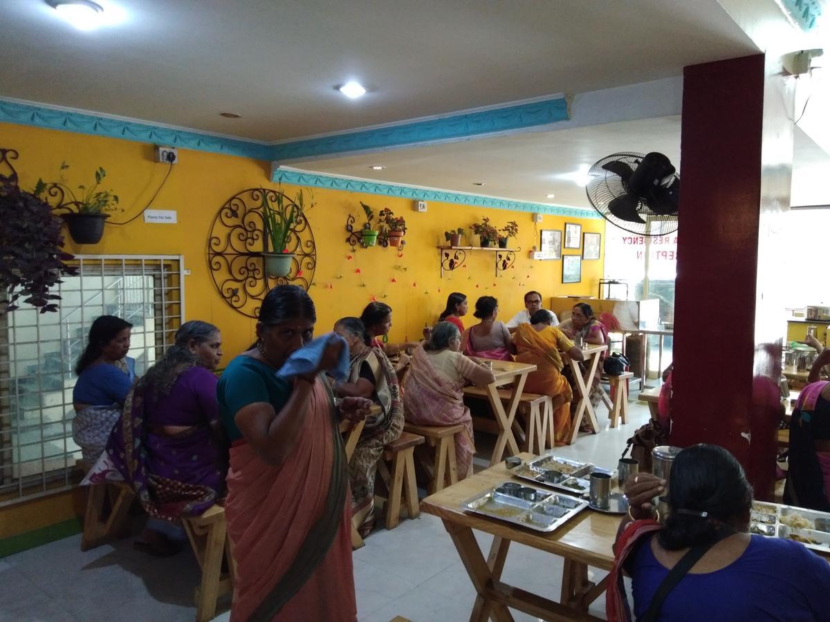 Minerva Residency Hotel Bangalore Bagian luar foto