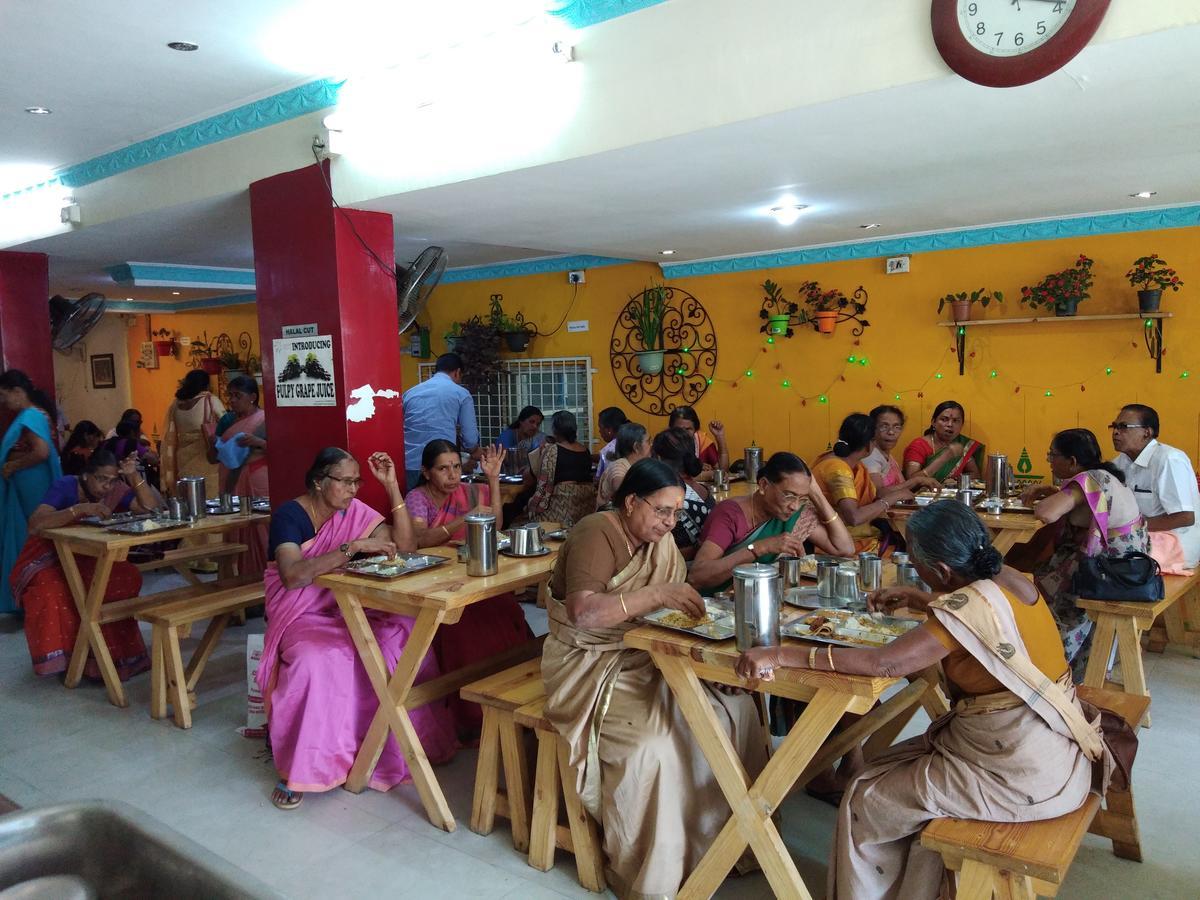 Minerva Residency Hotel Bangalore Bagian luar foto